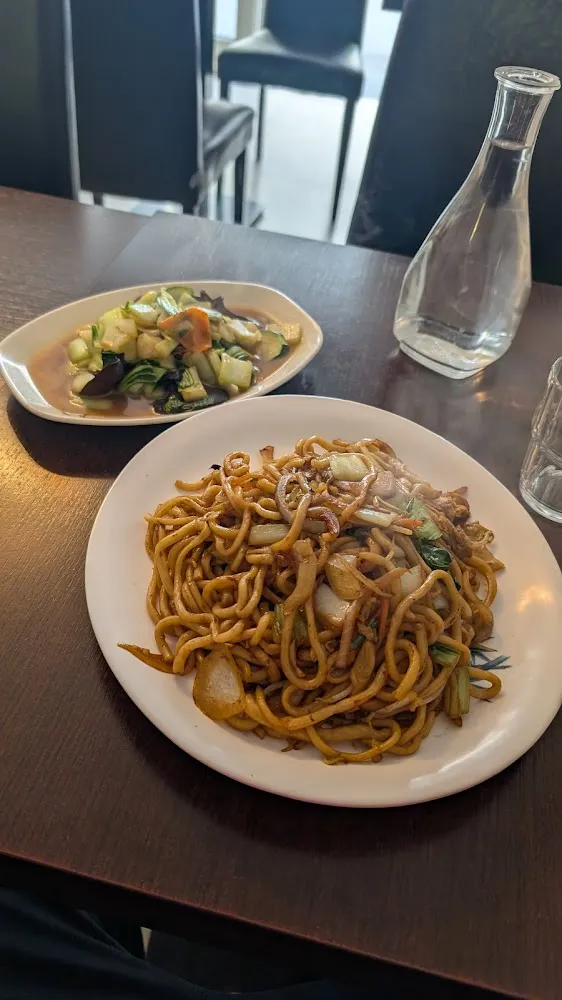 Nouilles Sautées Au Canard Laqué