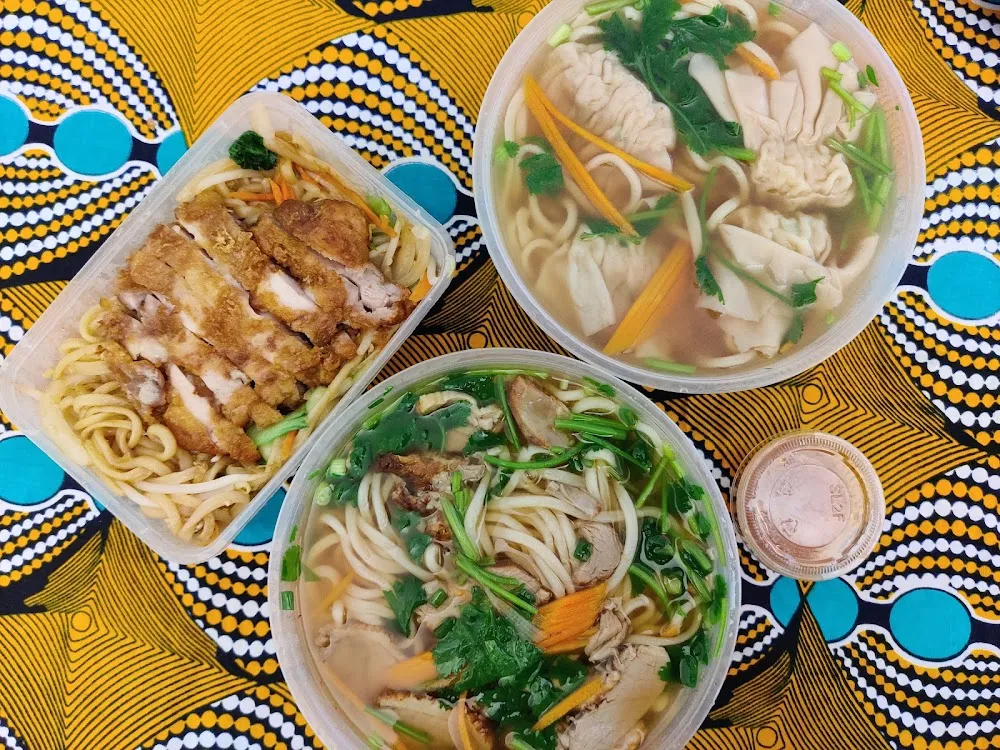 Soupe de Nouilles Aux Raviolis de Crevette